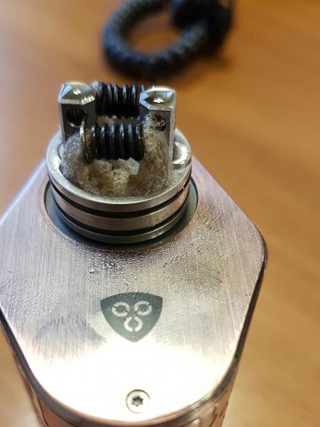 Guardate Questa Foto, Cotone Sulle Spire Nero. E' Normale? [SigarettaElettronicaForum.com]