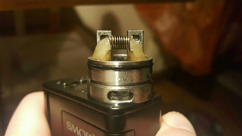 Guardate Questa Foto, Cotone Sulle Spire Nero. E' Normale? [SigarettaElettronicaForum.com]