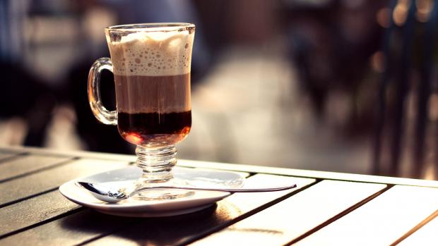 cocktail-al-caffe-irish-coffee-come-preparare-ricetta.jpg
