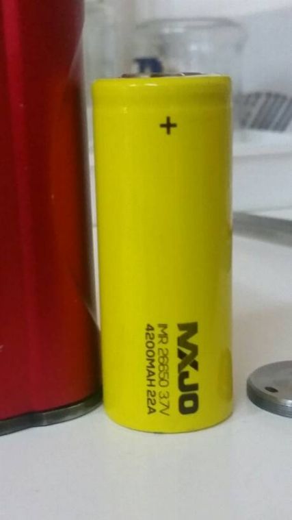 HCigar VT75 TC Box Mod + Batteria 26650 [SigarettaElettronicaForum.com]