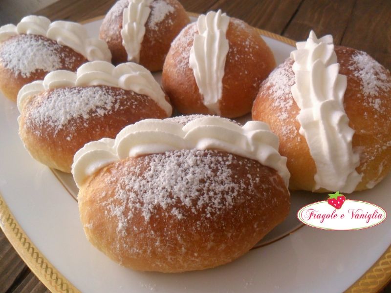 Maritozzi-con-la-Panna-1.jpg