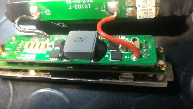 Cambiare batteria su box a batteria integrata. [SigarettaElettronicaForum.com]