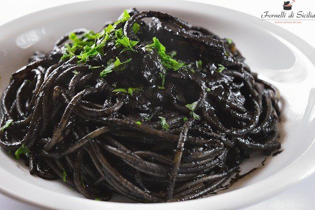 pasta-al-nero-di-seppia.jpg