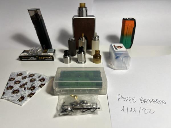 LOTTO (3 E-cig + 2 Atom + Accessori Vari) [SigarettaElettronicaForum.com]