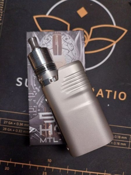 Bi2hop MTL + TOP Refill e Le Petite box VB22